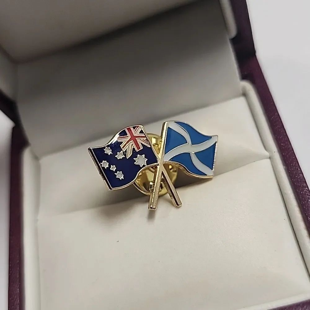 Gold Enamel Flag Pin Historic Scotland Friendship Flags